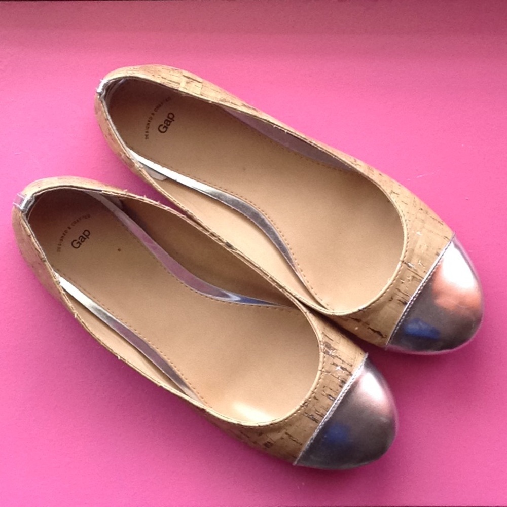 GAP silver and bamboo colored flats, size 7
